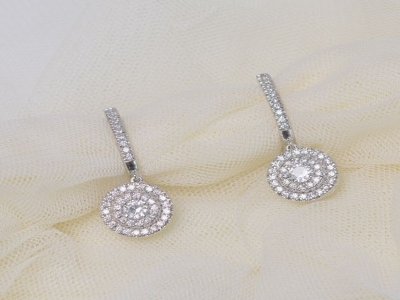 14k Gold earring with Moissanite 0307