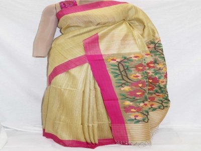 Daccai - Beize with magenta border and multi coloured kora silk/ muslin pallu, body plain with running blouse