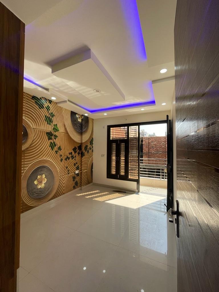 3 BHK FLAT IN UTTAM NAGAR  110 GAJ NEAR METRO  SAINIK NAGAR  MR 23