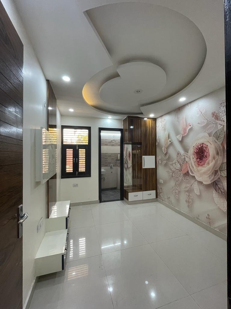 3 BHK FLAT IN UTTAM NAGAR  110 GAJ NEAR METRO  SAINIK NAGAR  MR 23
