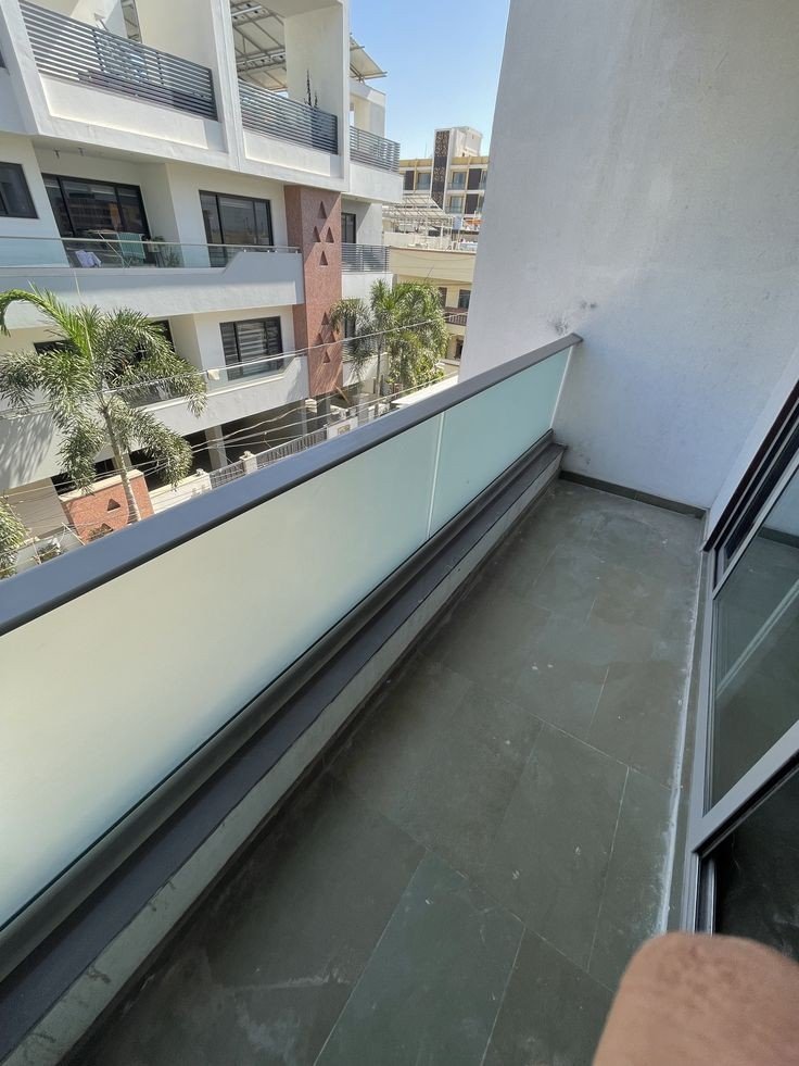 LACQUERED GLASS DEALERS 