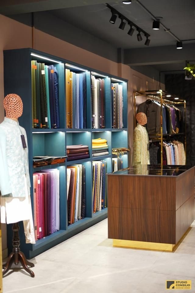 INTERIOR DESIGNER FOR SHOWROOM 
